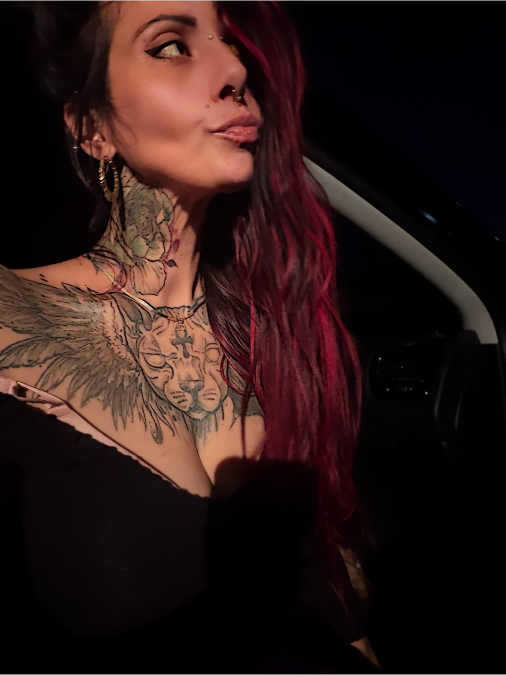 Meet your Posher, ❤️Esther Stella 💕😊
AKA 🐈‍⬛Catwoman I Warned ya’ll  🤯 👊🏽 💯💥 🥊 - Picture 7 of 16